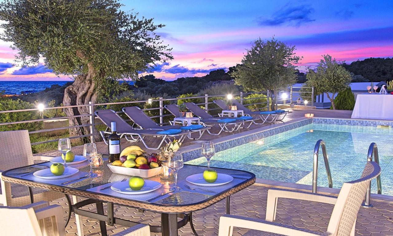 Aqua Blue Villas With Heated Pool Mathés Εξωτερικό φωτογραφία