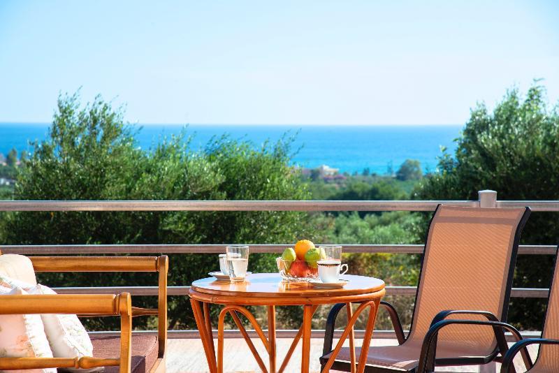 Aqua Blue Villas With Heated Pool Mathés Εξωτερικό φωτογραφία