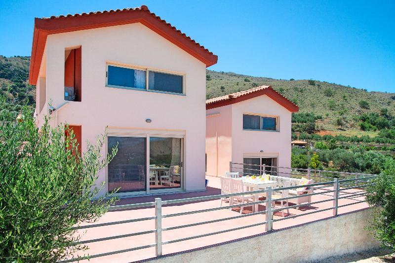 Aqua Blue Villas With Heated Pool Mathés Εξωτερικό φωτογραφία